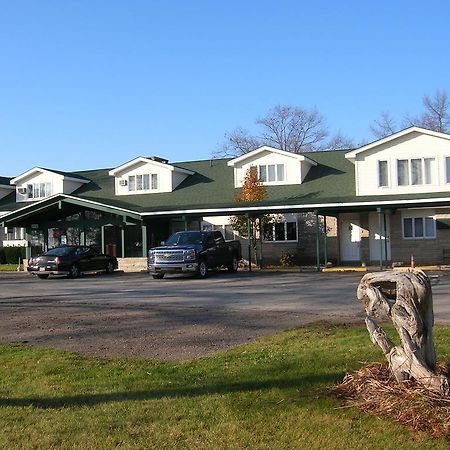 Camp Inn Lodge Oscoda Екстериор снимка