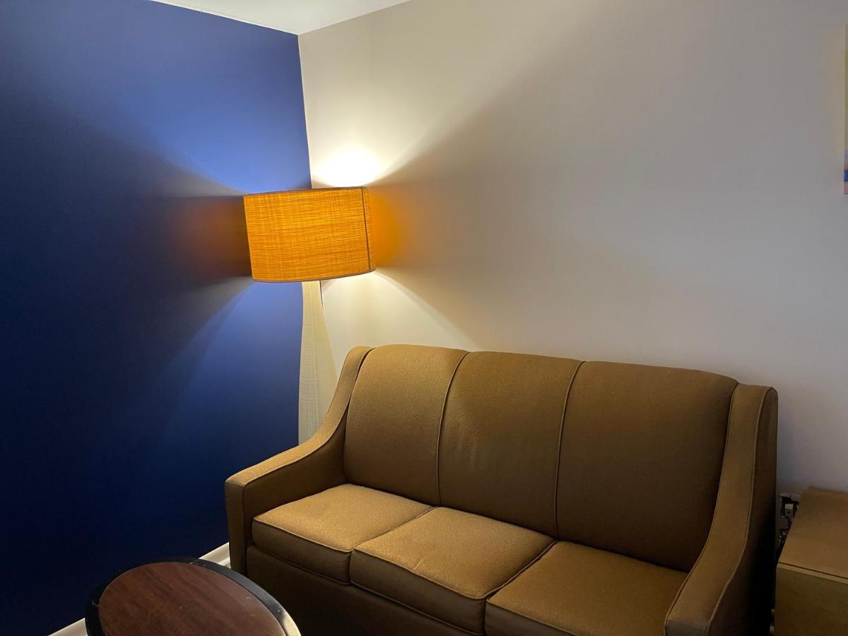 Camp Inn Lodge Oscoda Екстериор снимка