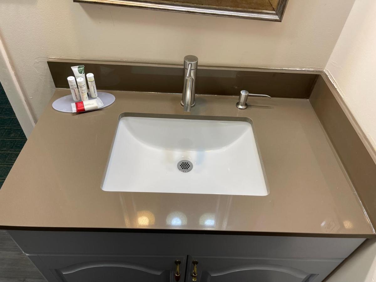Camp Inn Lodge Oscoda Екстериор снимка