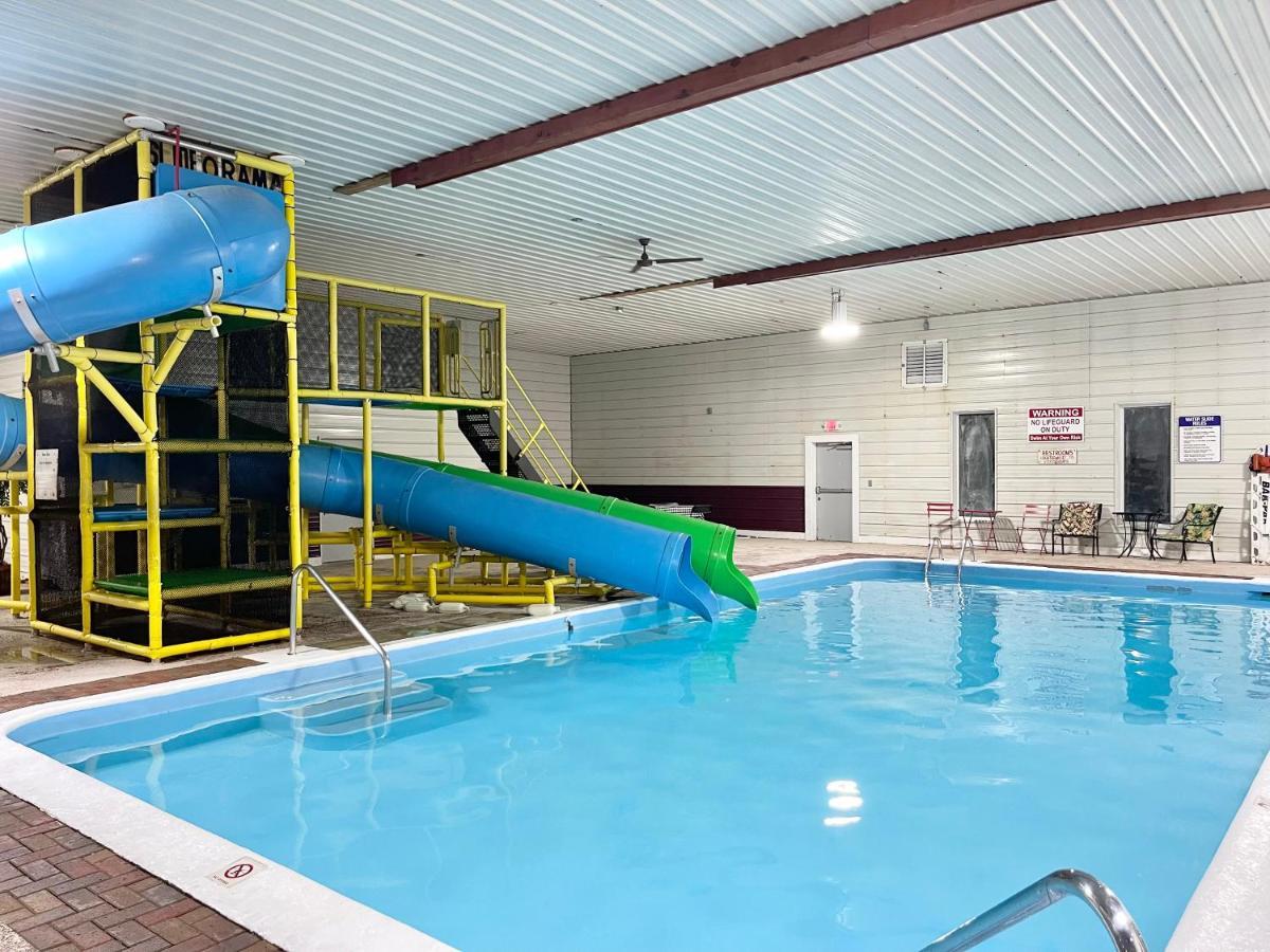 Camp Inn Lodge Oscoda Екстериор снимка