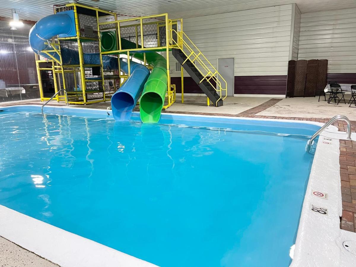 Camp Inn Lodge Oscoda Екстериор снимка