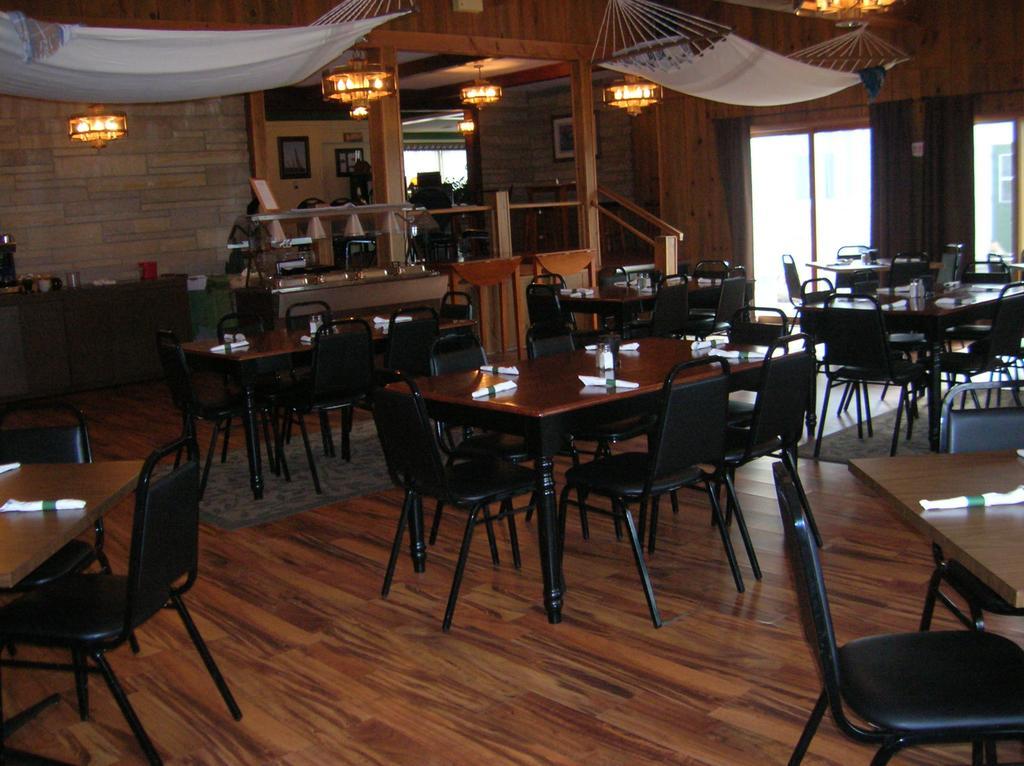 Camp Inn Lodge Oscoda Екстериор снимка