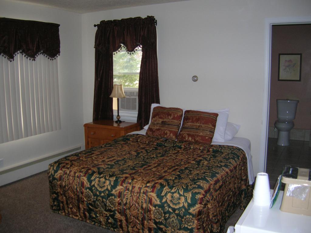 Camp Inn Lodge Oscoda Екстериор снимка