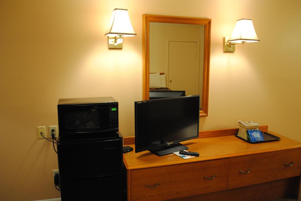 Camp Inn Lodge Oscoda Стая снимка
