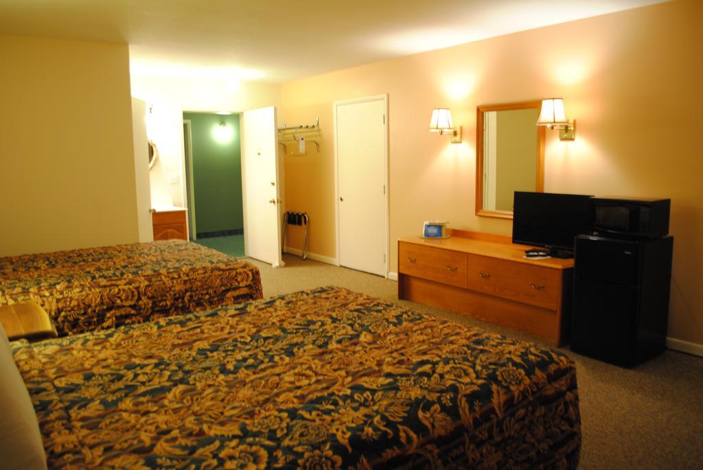 Camp Inn Lodge Oscoda Стая снимка