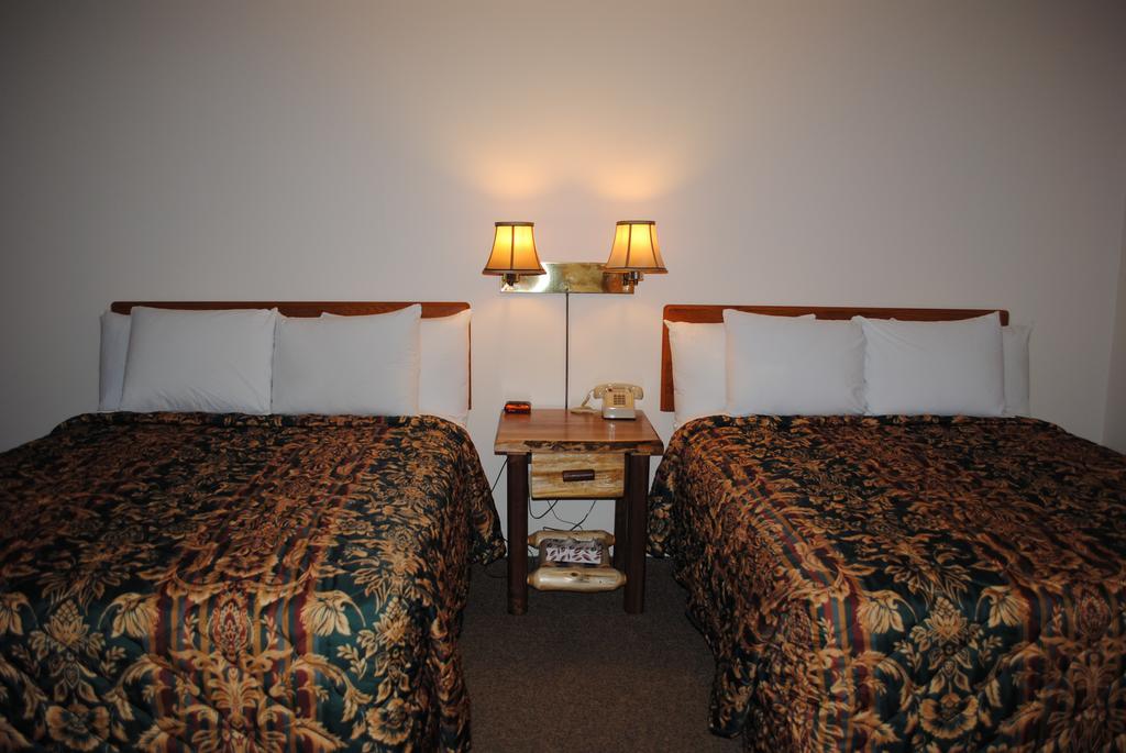 Camp Inn Lodge Oscoda Екстериор снимка
