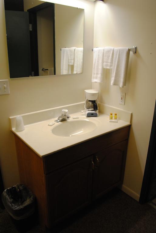 Camp Inn Lodge Oscoda Стая снимка