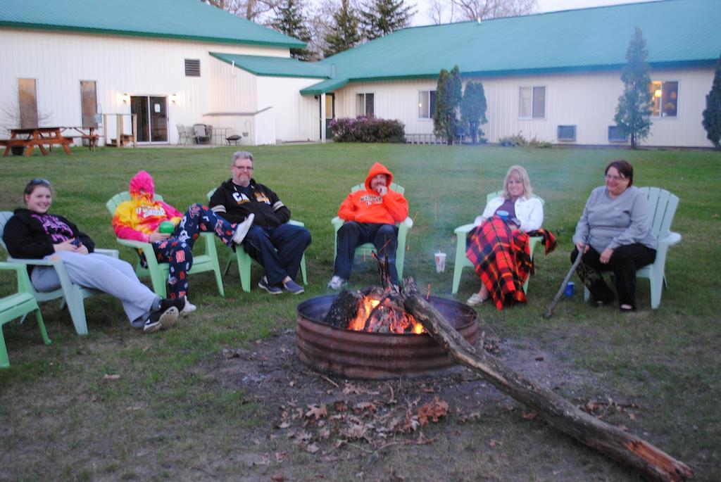 Camp Inn Lodge Oscoda Екстериор снимка