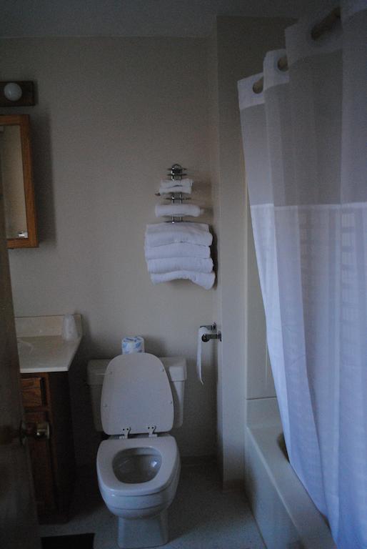 Camp Inn Lodge Oscoda Стая снимка